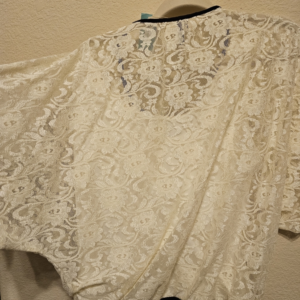 blouse - Picture 4 of 6